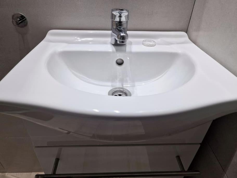 Mediodia Chica Apartamento Tipo Loft En La Latina Apartment Madrid Bagian luar foto