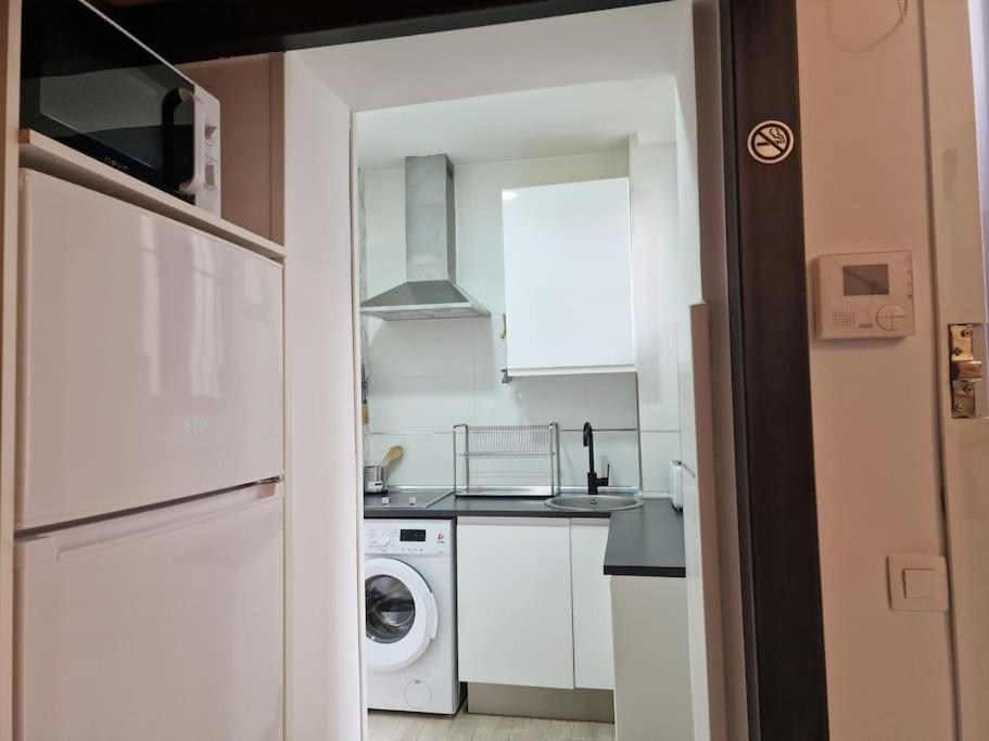 Mediodia Chica Apartamento Tipo Loft En La Latina Apartment Madrid Bagian luar foto