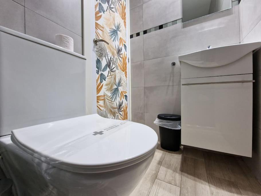 Mediodia Chica Apartamento Tipo Loft En La Latina Apartment Madrid Bagian luar foto